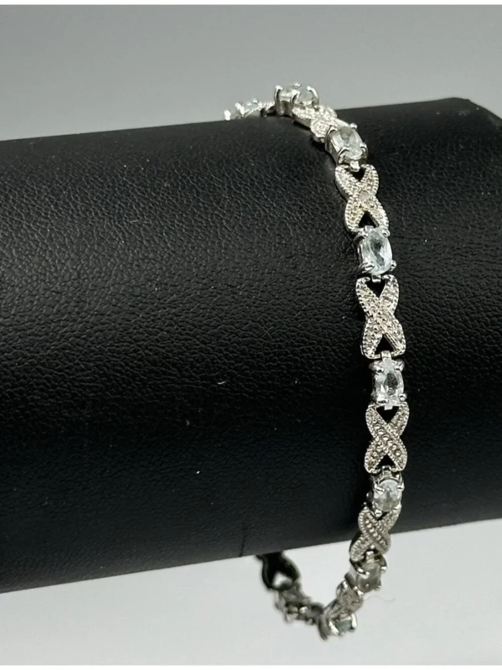 Infinity Link Tennis Bracelet Sterling Silver Blue Oval Stones 8 Grams 7.25”
